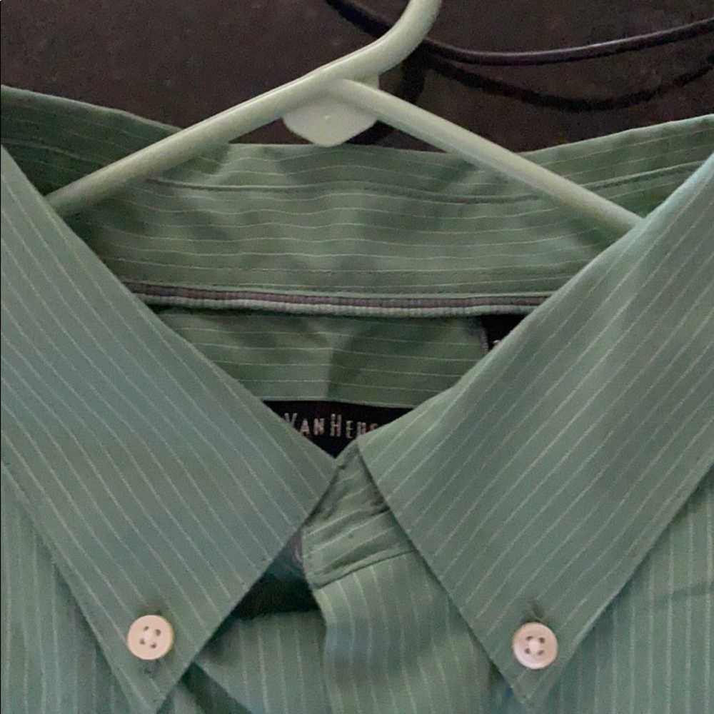 NWOT Men’s Van Heusen Classic Fit Dress Shirt - Picture 2 of 3